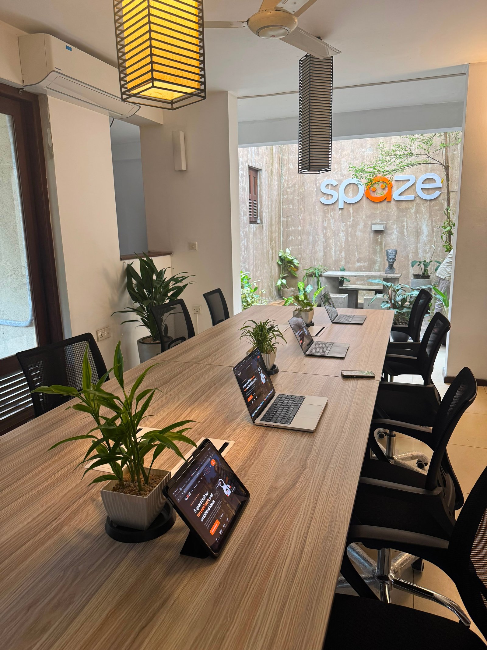 Hot Desk Area - image 2